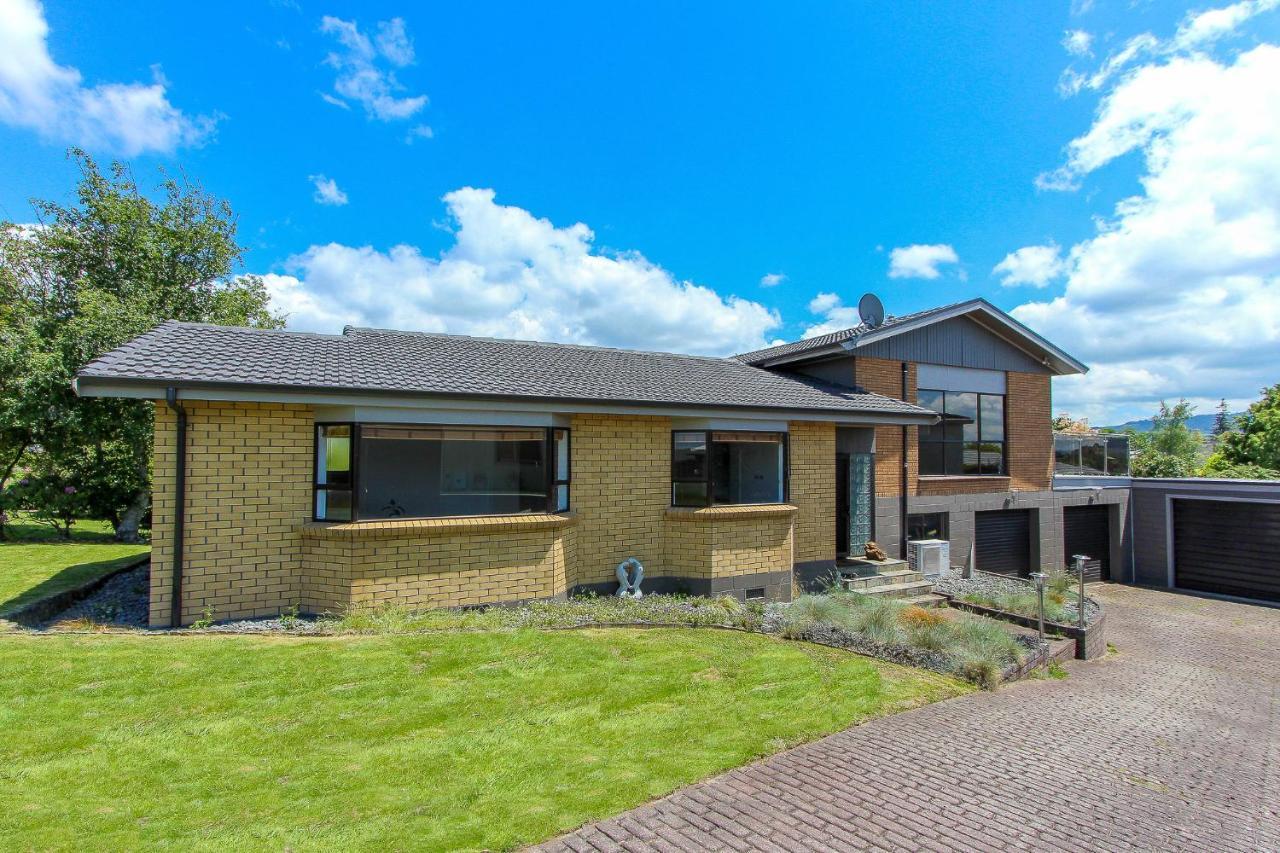 Spacious Retreat With Mountain View Rotorua Extérieur photo