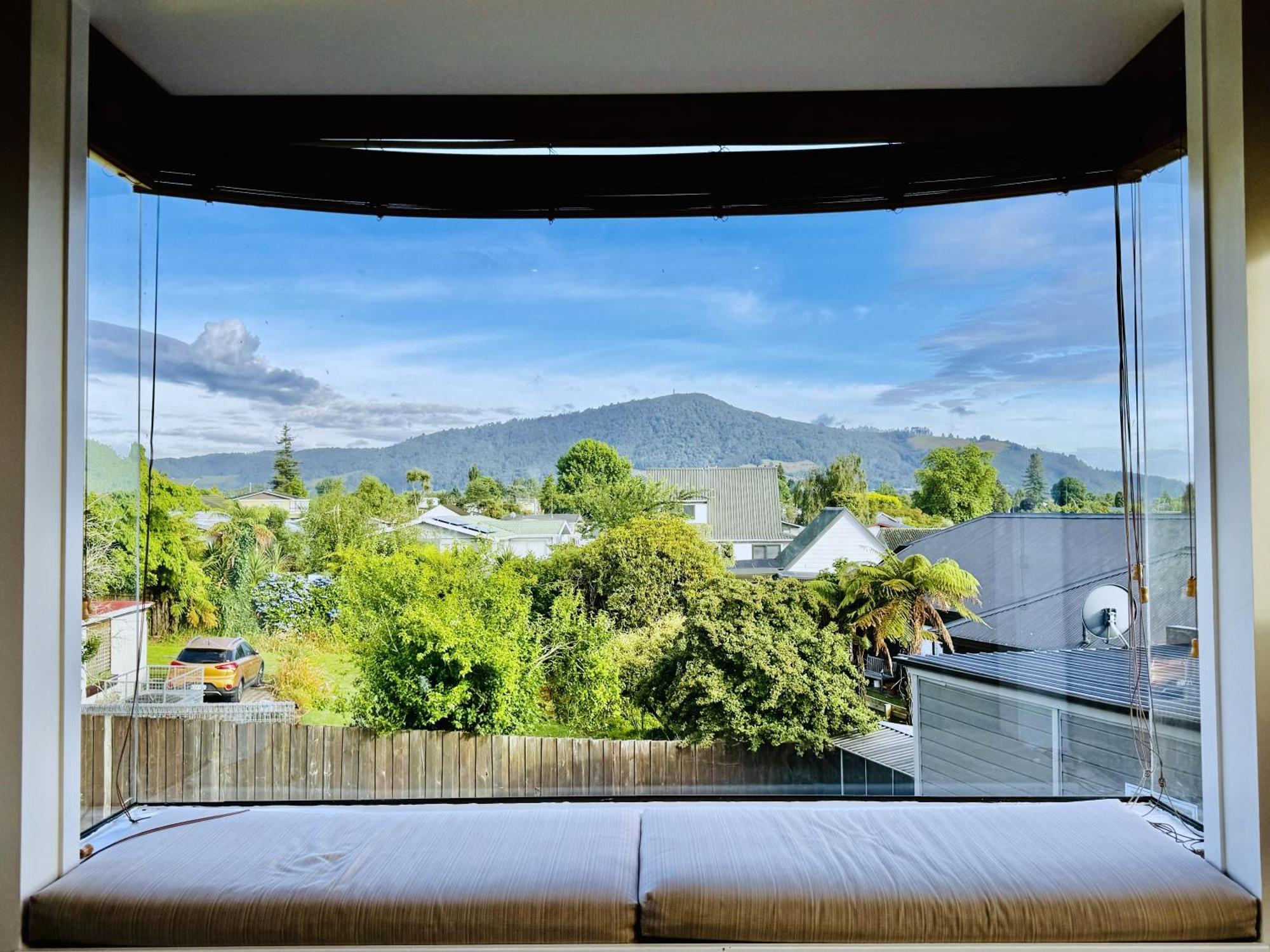 Spacious Retreat With Mountain View Rotorua Extérieur photo