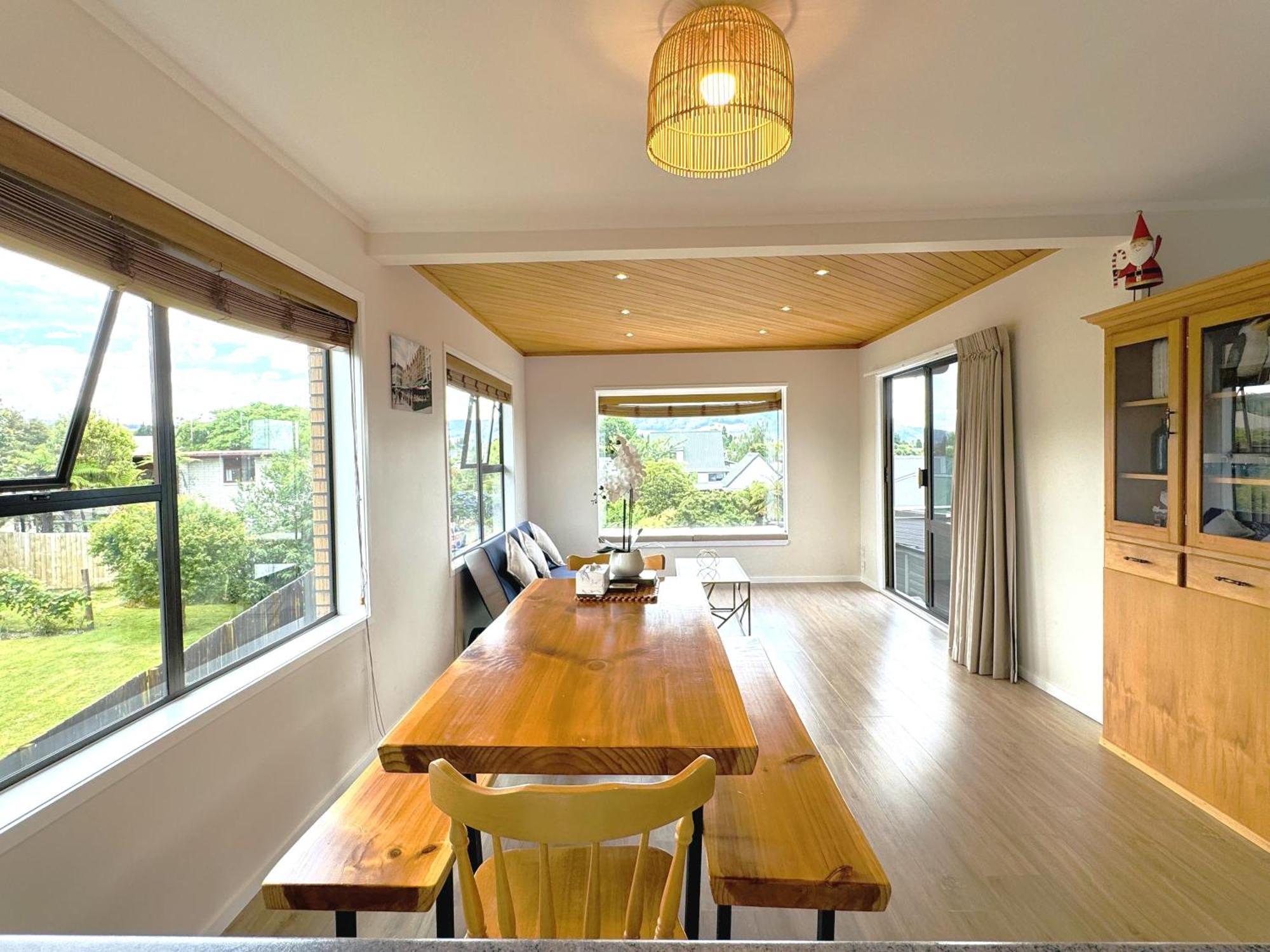 Spacious Retreat With Mountain View Rotorua Extérieur photo